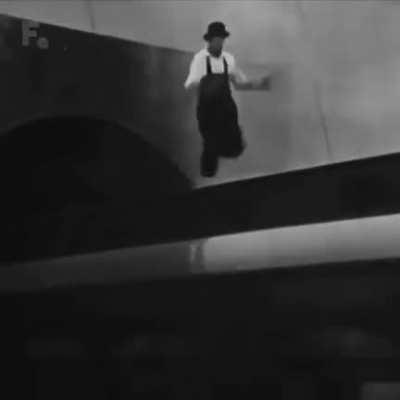 Современные спецэффекты меркнут на фоне того, какие трюки с поездами выдумывали режиссеры немого кино.