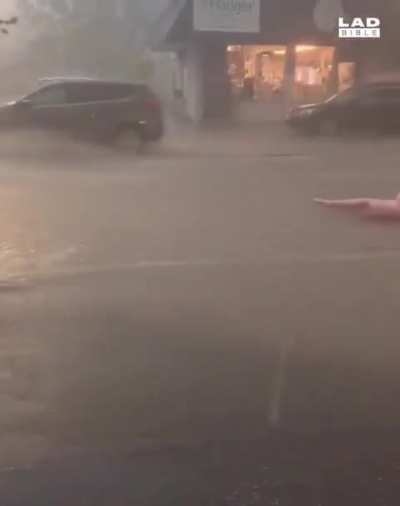 Tormenta en Córdoba. Estoy desesperado. El agua me llevó algunas cosas.