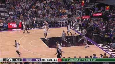 [Highlight] Naz Reid with the hammer