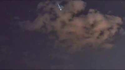 Haha, meteor goes KABOOM