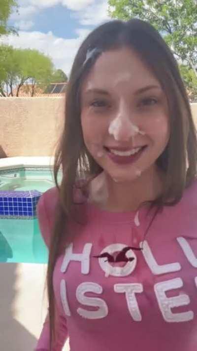 I got a HUGE facial in my backyard and I think the neighbors might have seen 💦😜