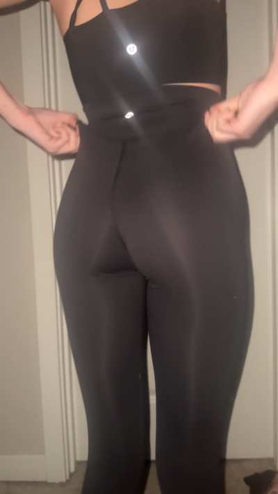 Shiny lulus make every man tremble