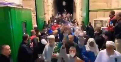 ياربي على الجمال، عقبال ما تتحرر