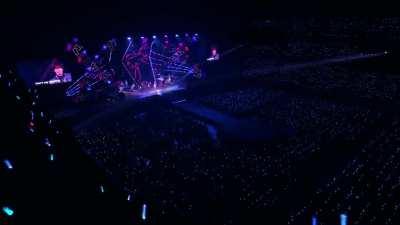 It's November 13 in Japan, so let's wish a Happy 50th Birthday to our Yagami, Takuya Kimura! To celebrate, here's Takuya performing his song 