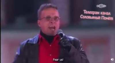 The applause and cheers were just fake lmao