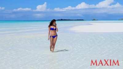 Maxim August 2014 Shayk it Up