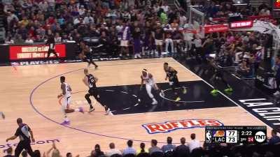 [Highlight] Devin Booker with a great hustle to keep the ball inbound, and Kevin Durant cuts through the Clippers' defense for the beautiful layup. With a replay.