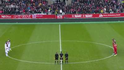Before the match between Rot-Weiss Essen vs VfB Stuttgart II a minute of silence for the victims of the Christmas market attack in Magdeburg was disturbed by a spectator yelling 