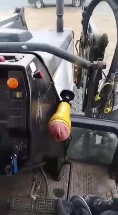 Трактор с кожаным ключом