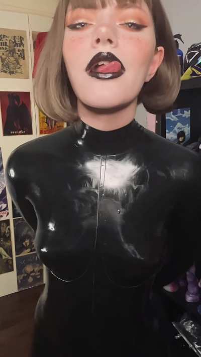 I want it. I need it. Give me it to me! 