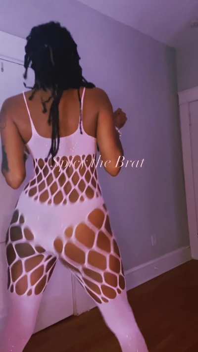 Just a slim thick Princess throwing all that ass