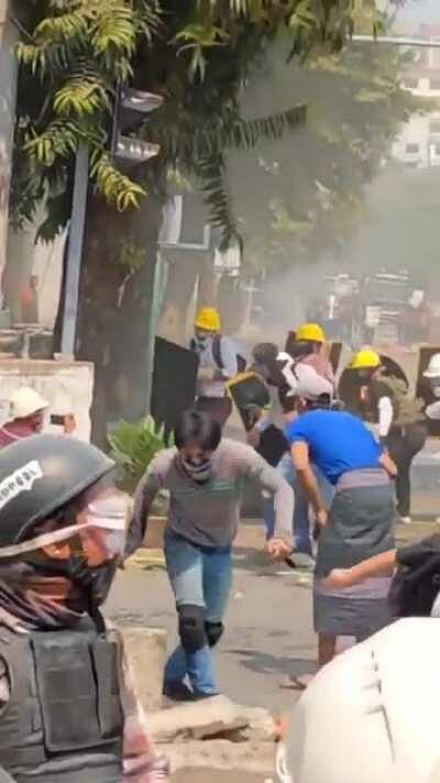 Video showing Angel's (19 year old girl that was shot) death. Right side of the video, wearing the black shirt.