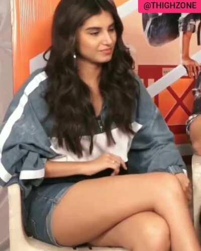 Tara Sutaria thigh shift