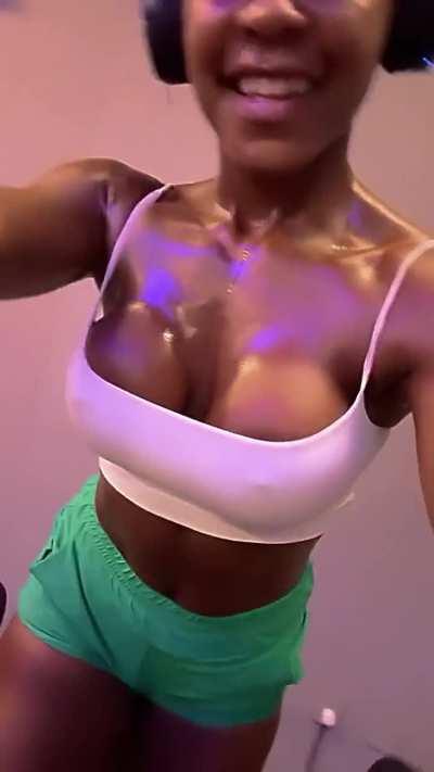 Yaasantanaa 🥵🥵🥵💦