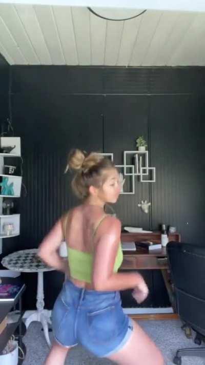 Im surprised she hasnt deleted this one , she so fine