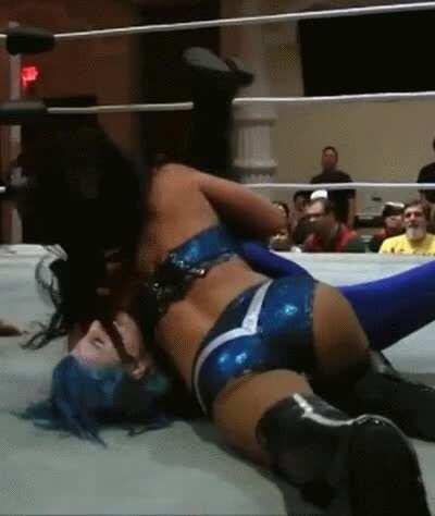 Tenille Dashwood booty jiggle [2 MIC]