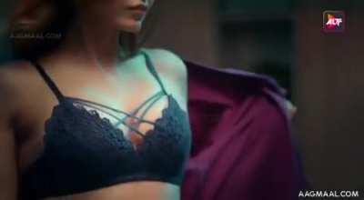 Satr plus ki randi bahu apne naukar ke saamne nangi hokar chudai link in description for full video hot