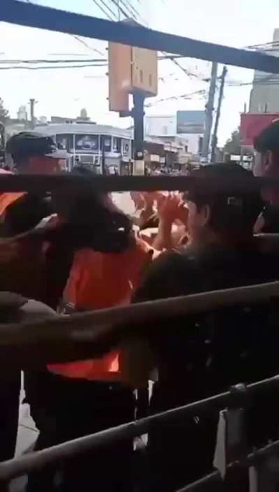 San Antonio de Padua: Hicieron destrozos durante los festejos del último día de clases y tuvo que intervenir la policía