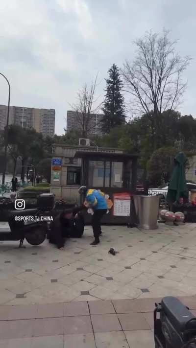 Martial artist goes movie-style on pigs