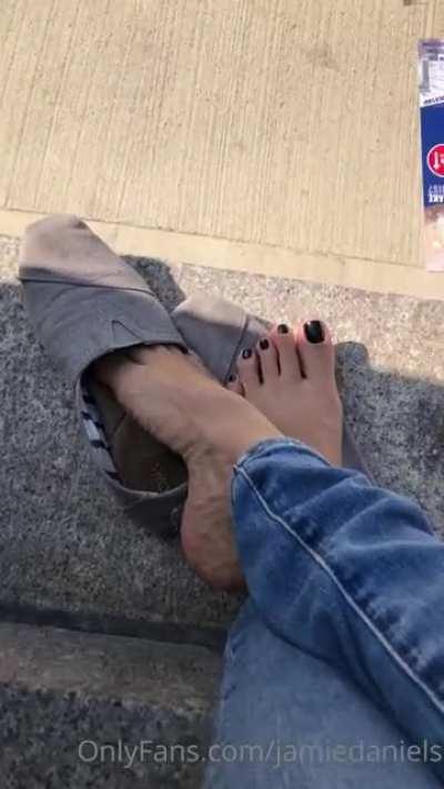 VIP User post, DM for folders