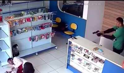 Phone store robber gets himself shot