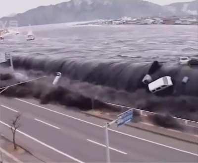 Tsunami in Japan 11 march 2011 moment before disaster!
