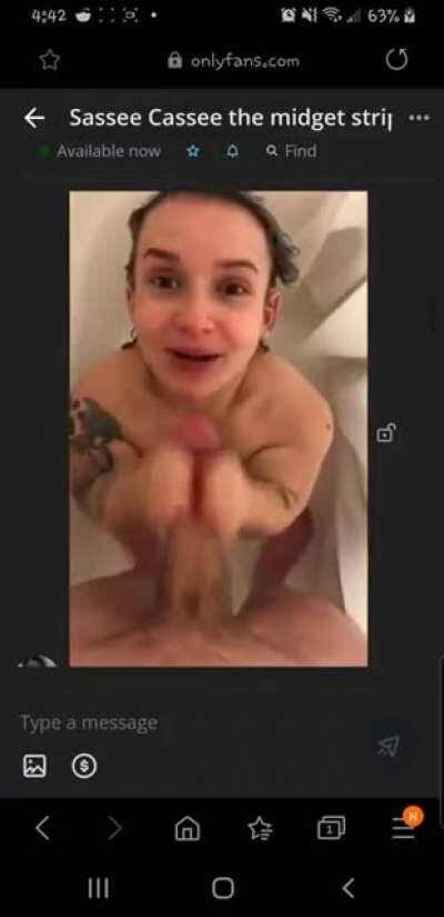Sassee Cassee blowjob in the shower