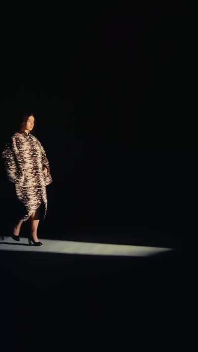 Hailee backstage video for WhoWhatWear | February 2025