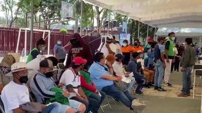 Vacunación en CDMX - Esos no son viejitos