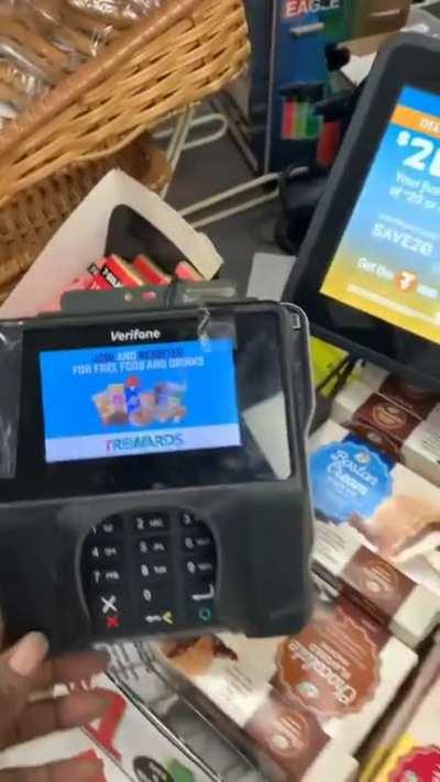 Guy finds a scamming card shimmer in a gas station
