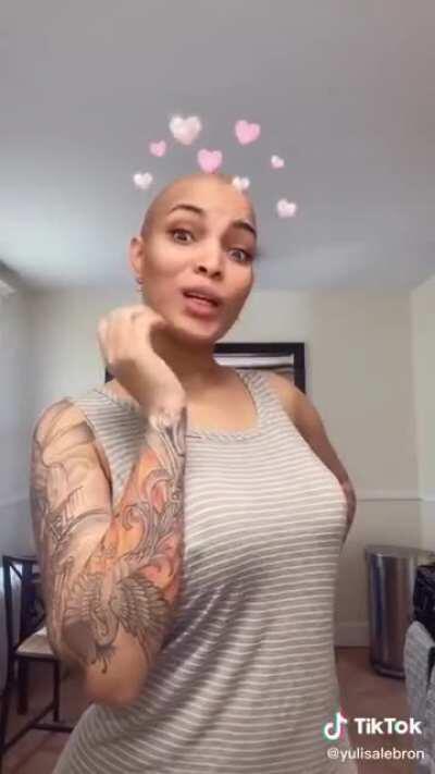 @yulisalebron #pokies