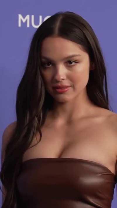 Olivia Rodrigo posing