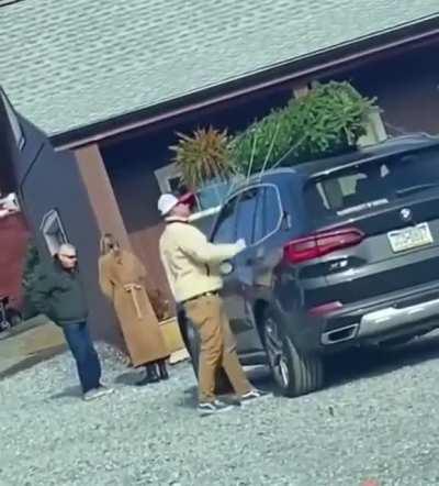 Whole fam in the car too…