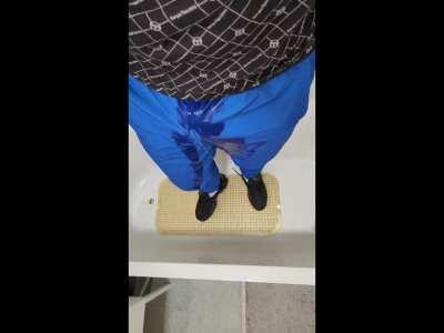 Can i please your Chav pissing fetish ? 