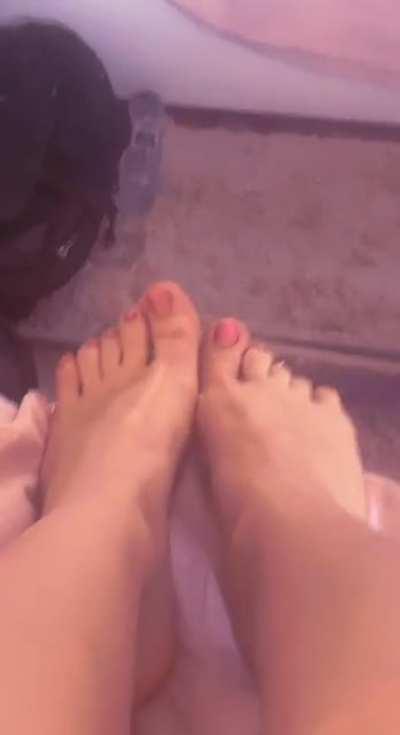 21[F4M] I'm literally sending to whoever upvotes 👻anna_smith0x