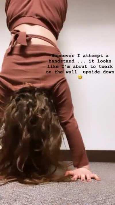 Twerk on the wall🤤