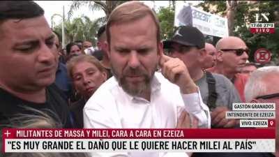 Ahora en el quilombo de Ezeiza, palabras del intendente... Nefasto.