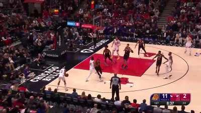 [Highlight] Bradley Beal drills a wide open 3 for his first points as a Phoenix Sun.