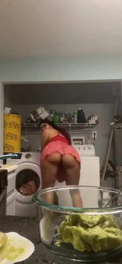 another scene of her wearing a skirt during live 😍