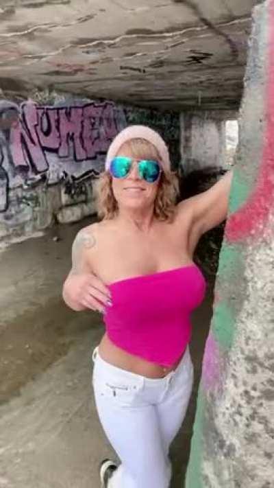 Mommy’s got cabin fever and craving that hard young cock. Ask me about my video sessions 😉🌶️🍆💦