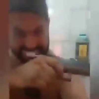 Muquinha escovando os dentes 😊