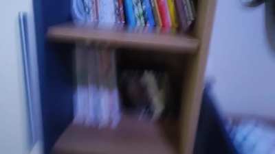 Öğrenci Oyuncu Odası Gibimsi