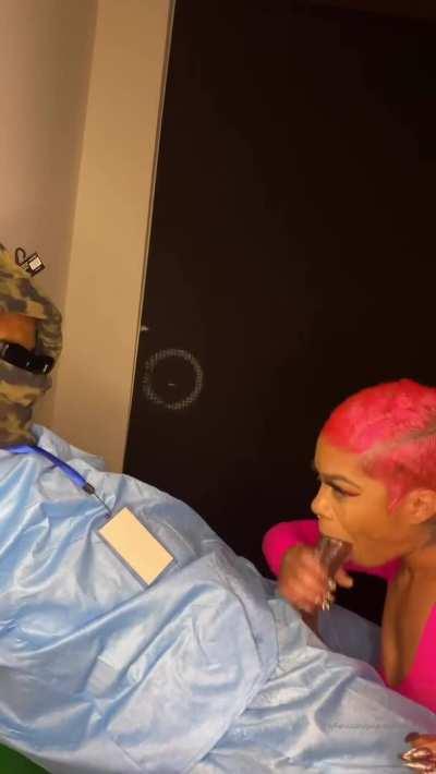 Ok guys!!! So last night she was experiencing symptoms of the #Coronavirus 😳 she had to get tested immediately!!! This is how it went!! Full scene will be available in Comments 👇