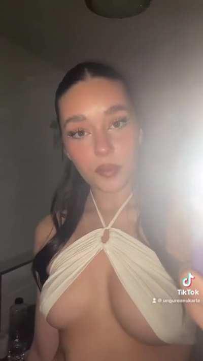 Karla Ungureanu (@hiimsexiaf)