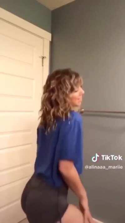 Alina Preston is a goddess