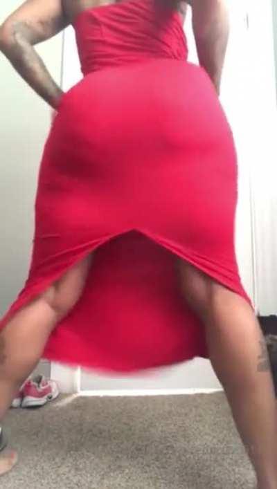 Ebony showing of her fat ass in sundress #ass #thebest