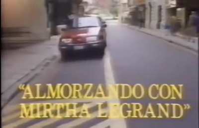 Mirtha Legrand en la década de los 80's, conduciendo un Ford Sierra Ghia S, durante los créditos de apertura de su programa.