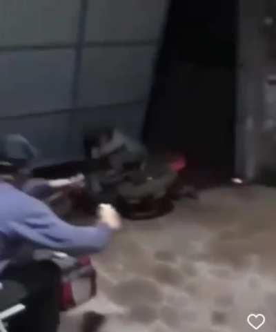 Es jueves... pero me chupa un huevo.