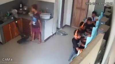 Fighting a electric fan