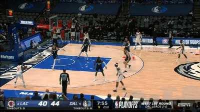 [Highlight] Pat Bev airballs the corner three